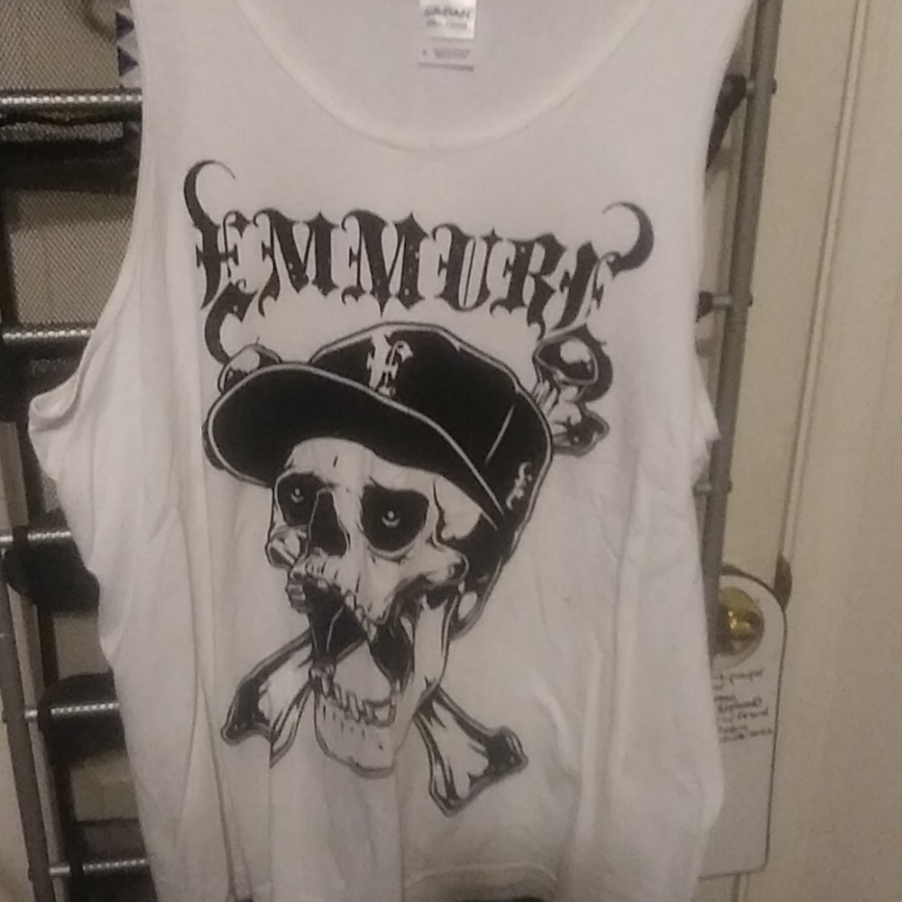 WHITE EMMURE SKULL AND CROSSBONES TANK TOP XL